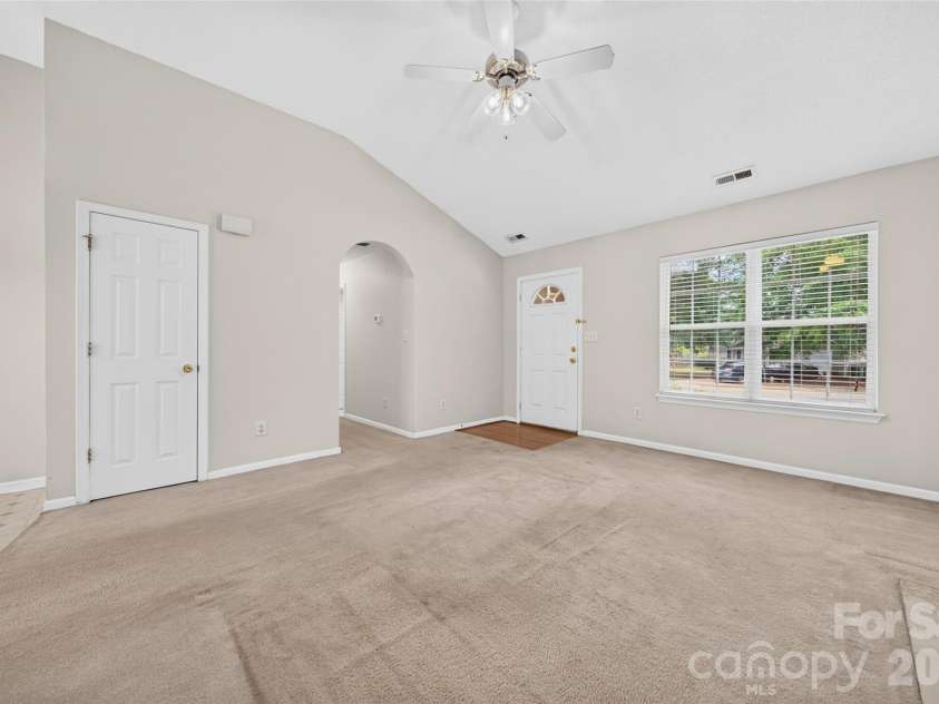 4627 Victory Lane, Charlotte, NC 28269.  MLS# CAR4398187, YatesRealty ID 33445. 