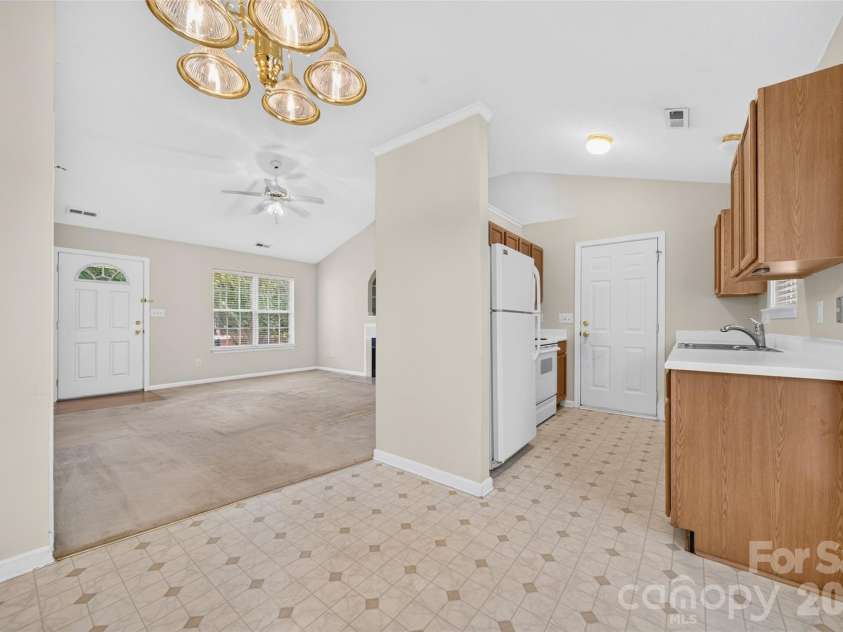 4627 Victory Lane, Charlotte, NC 28269.  MLS# CAR4398187, YatesRealty ID 33445. 