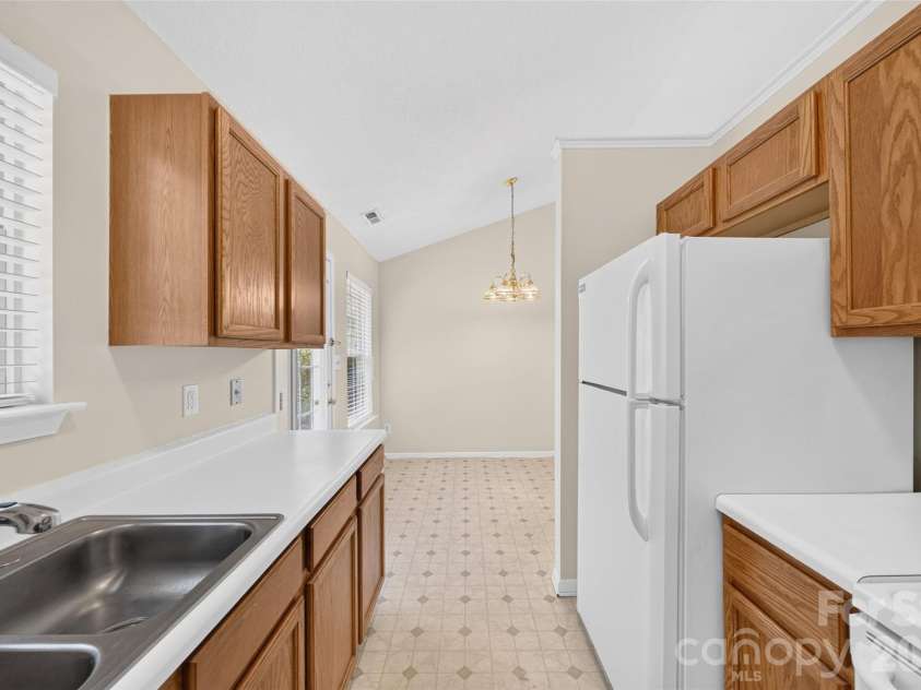 4627 Victory Lane, Charlotte, NC 28269.  MLS# CAR4398187, YatesRealty ID 33445. 