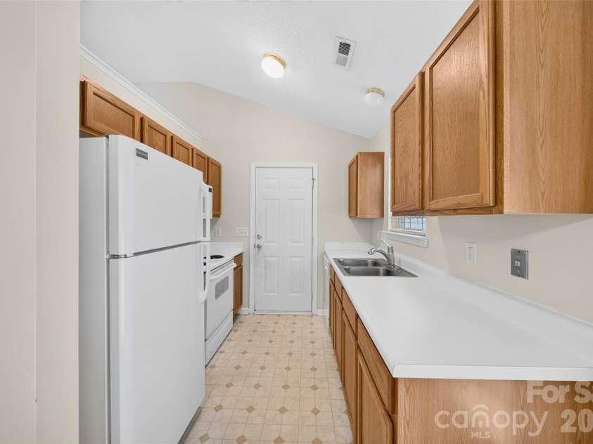 4627 Victory Lane, Charlotte, NC 28269.  MLS# CAR4398187, YatesRealty ID 33445. 