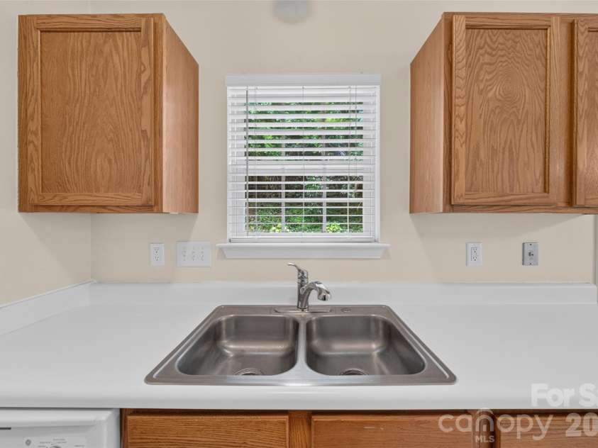 4627 Victory Lane, Charlotte, NC 28269.  MLS# CAR4398187, YatesRealty ID 33445. 