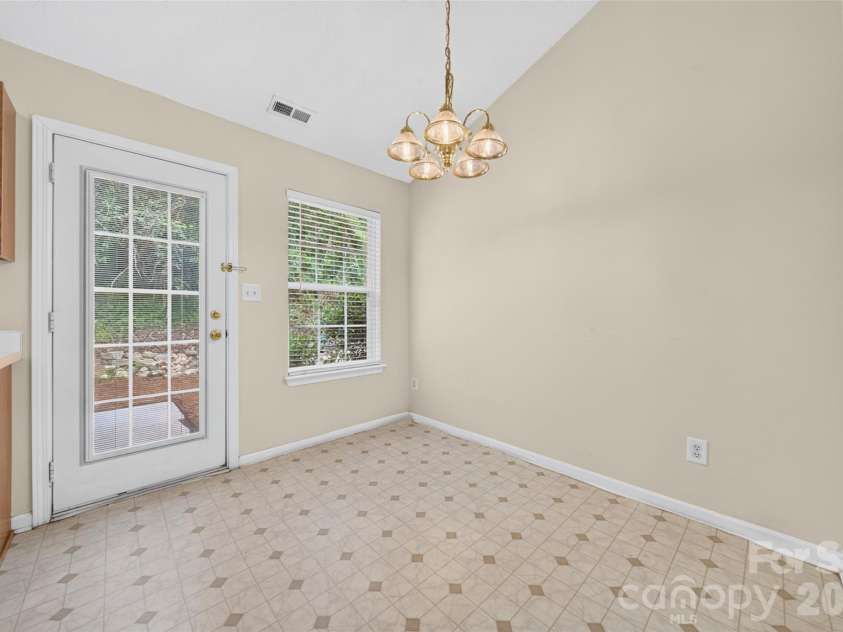4627 Victory Lane, Charlotte, NC 28269.  MLS# CAR4398187, YatesRealty ID 33445. 
