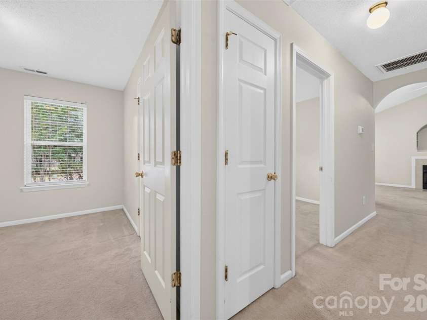 4627 Victory Lane, Charlotte, NC 28269.  MLS# CAR4398187, YatesRealty ID 33445. 