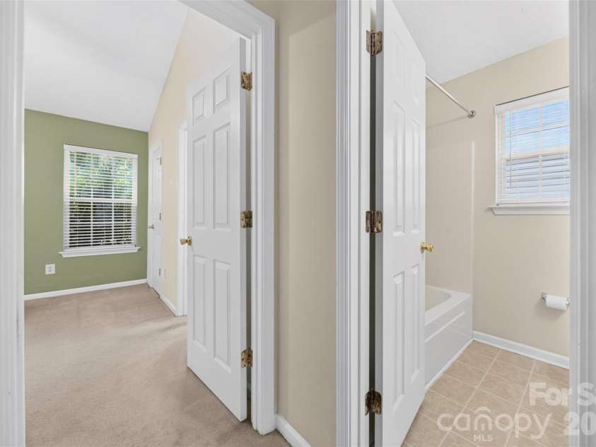 4627 Victory Lane, Charlotte, NC 28269.  MLS# CAR4398187, YatesRealty ID 33445. 