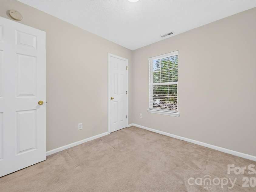 4627 Victory Lane, Charlotte, NC 28269.  MLS# CAR4398187, YatesRealty ID 33445. 