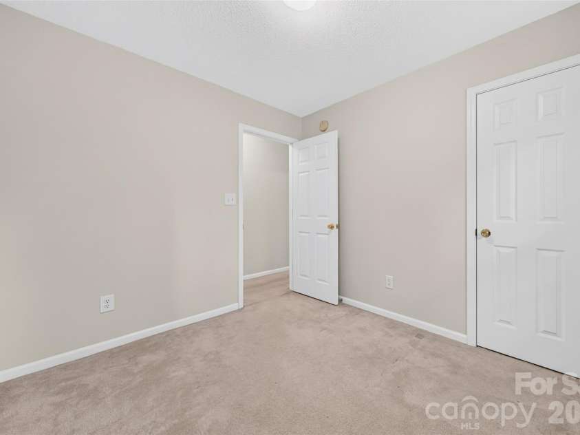 4627 Victory Lane, Charlotte, NC 28269.  MLS# CAR4398187, YatesRealty ID 33445. 