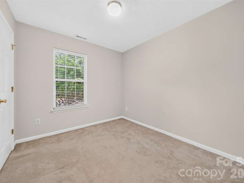 4627 Victory Lane, Charlotte, NC 28269.  MLS# CAR4398187, YatesRealty ID 33445. 