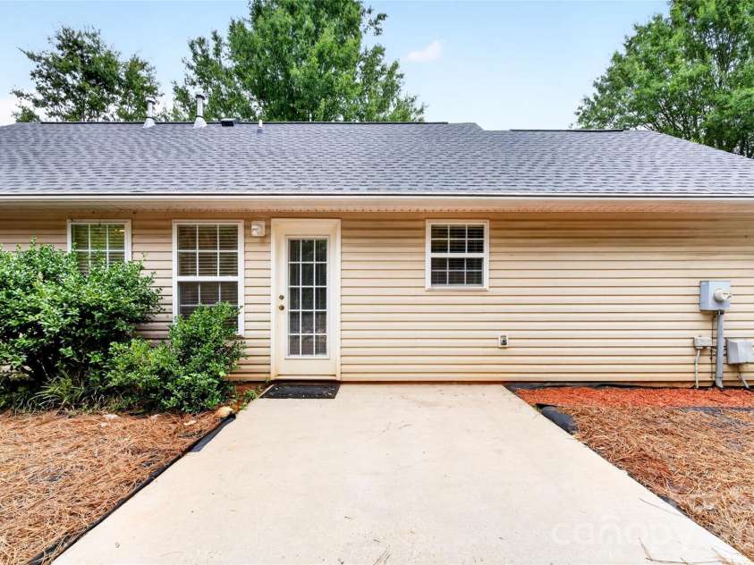 4627 Victory Lane, Charlotte, NC 28269.  MLS# CAR4398187, YatesRealty ID 33445. 