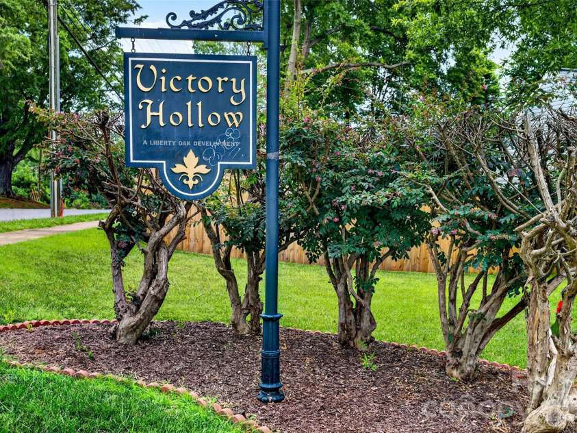 4627 Victory Lane, Charlotte, NC 28269.  MLS# CAR4398187, YatesRealty ID 33445. 