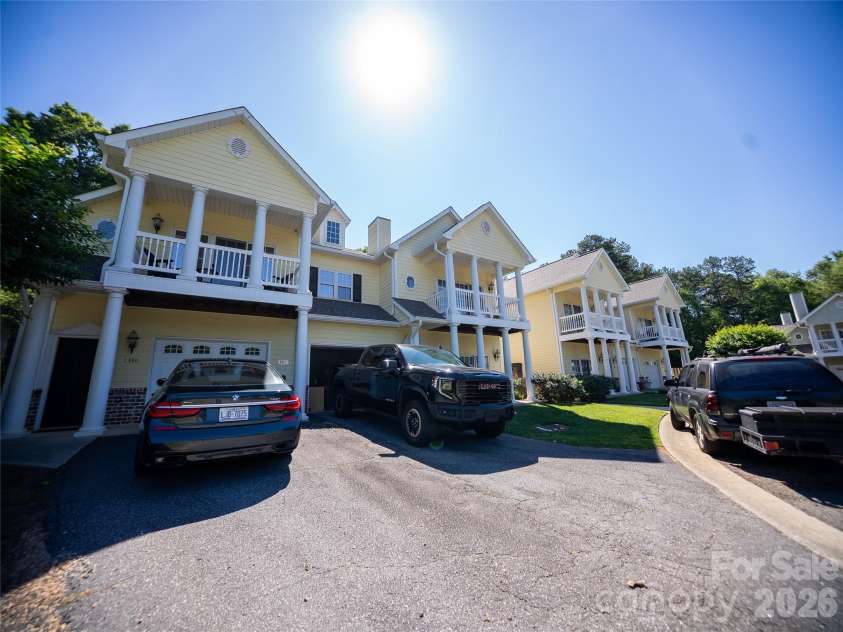 1392 21st Avenue, Hickory, NC 28601.  MLS# CAR4394397, YatesRealty ID 33446. 