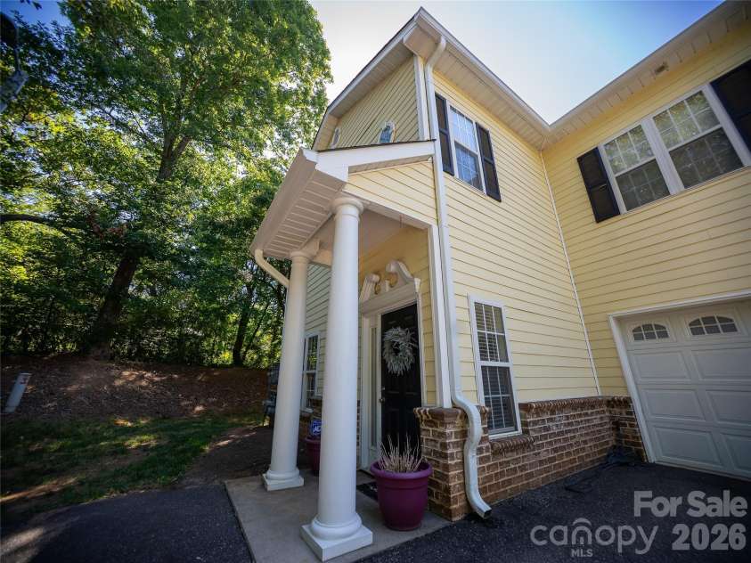 1392 21st Avenue, Hickory, NC 28601.  MLS# CAR4394397, YatesRealty ID 33446. 