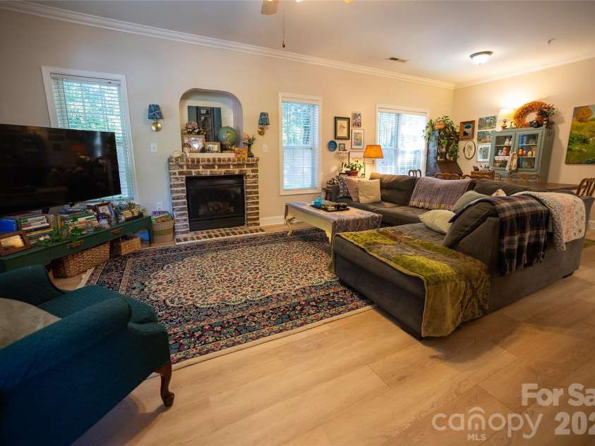 1392 21st Avenue, Hickory, NC 28601.  MLS# CAR4394397, YatesRealty ID 33446. 