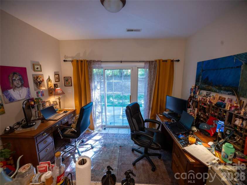 1392 21st Avenue, Hickory, NC 28601.  MLS# CAR4394397, YatesRealty ID 33446. 
