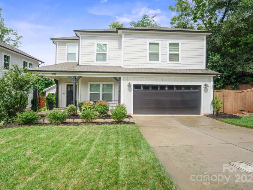 709 Tennyson Drive, Charlotte, NC 28208.  MLS# CAR4291372, YatesRealty ID 33447. 