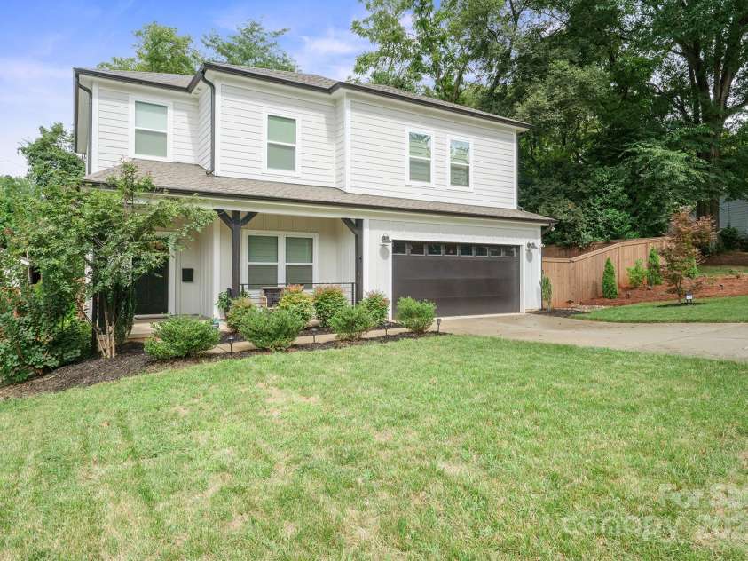 709 Tennyson Drive, Charlotte, NC 28208.  MLS# CAR4291372, YatesRealty ID 33447. 