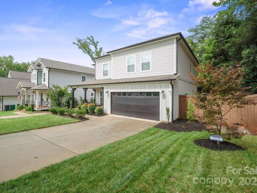 709 Tennyson Drive, Charlotte, NC 28208.  MLS# CAR4291372, YatesRealty ID 33447. 