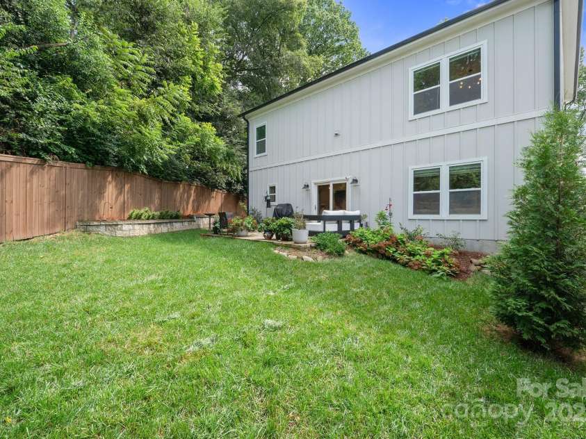 709 Tennyson Drive, Charlotte, NC 28208.  MLS# CAR4291372, YatesRealty ID 33447. 