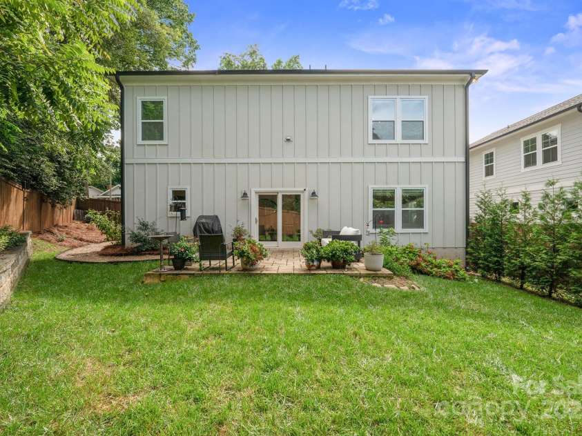 709 Tennyson Drive, Charlotte, NC 28208.  MLS# CAR4291372, YatesRealty ID 33447. 