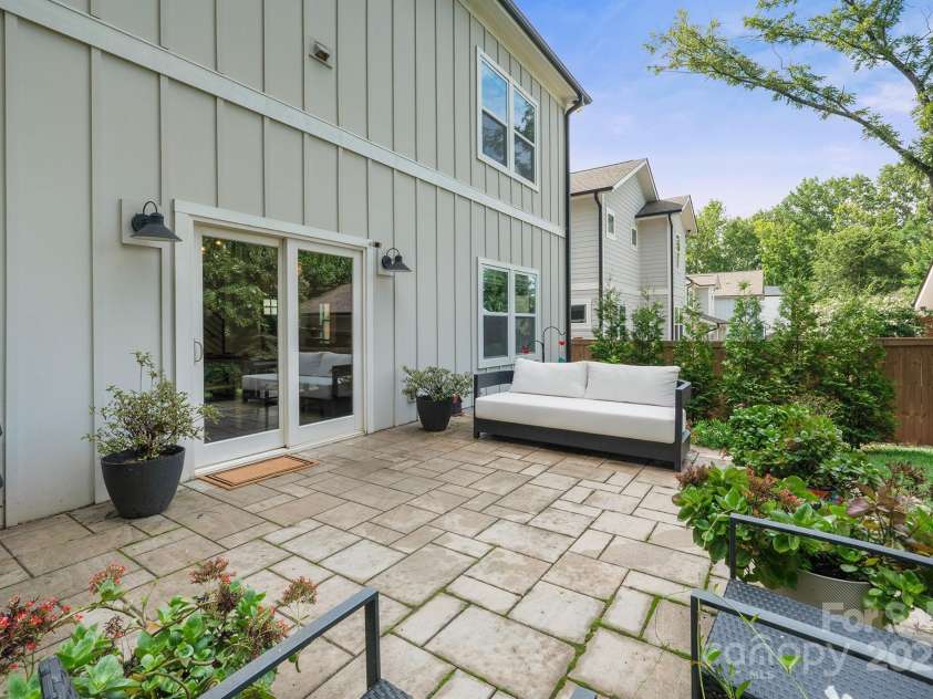 709 Tennyson Drive, Charlotte, NC 28208.  MLS# CAR4291372, YatesRealty ID 33447. 