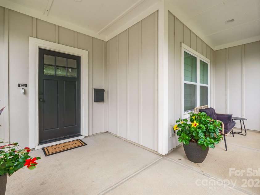 709 Tennyson Drive, Charlotte, NC 28208.  MLS# CAR4291372, YatesRealty ID 33447. 