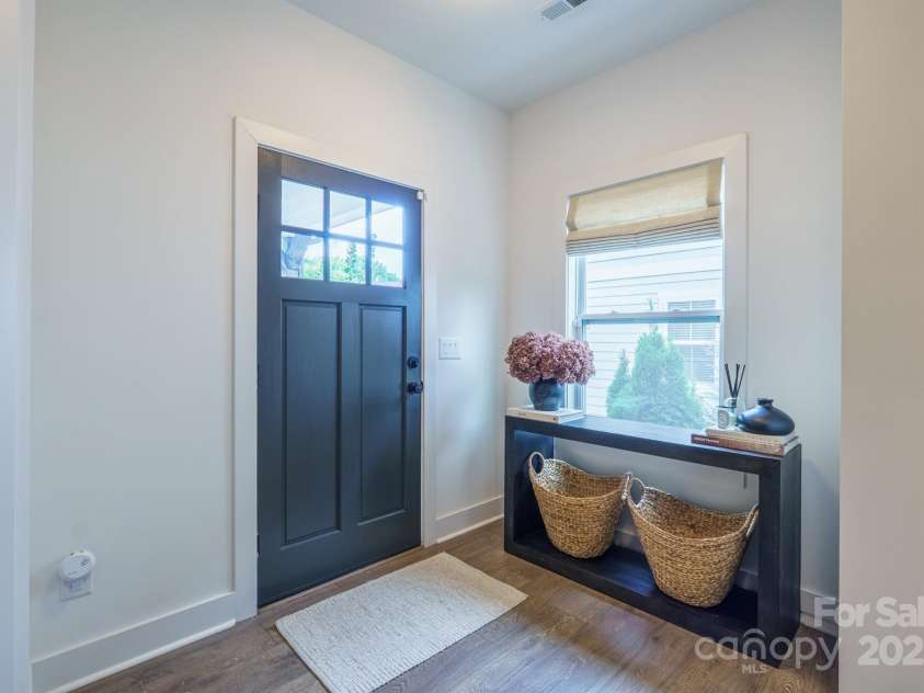 709 Tennyson Drive, Charlotte, NC 28208.  MLS# CAR4291372, YatesRealty ID 33447. 