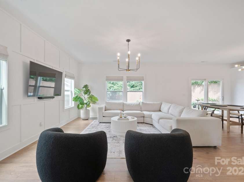 709 Tennyson Drive, Charlotte, NC 28208.  MLS# CAR4291372, YatesRealty ID 33447. 