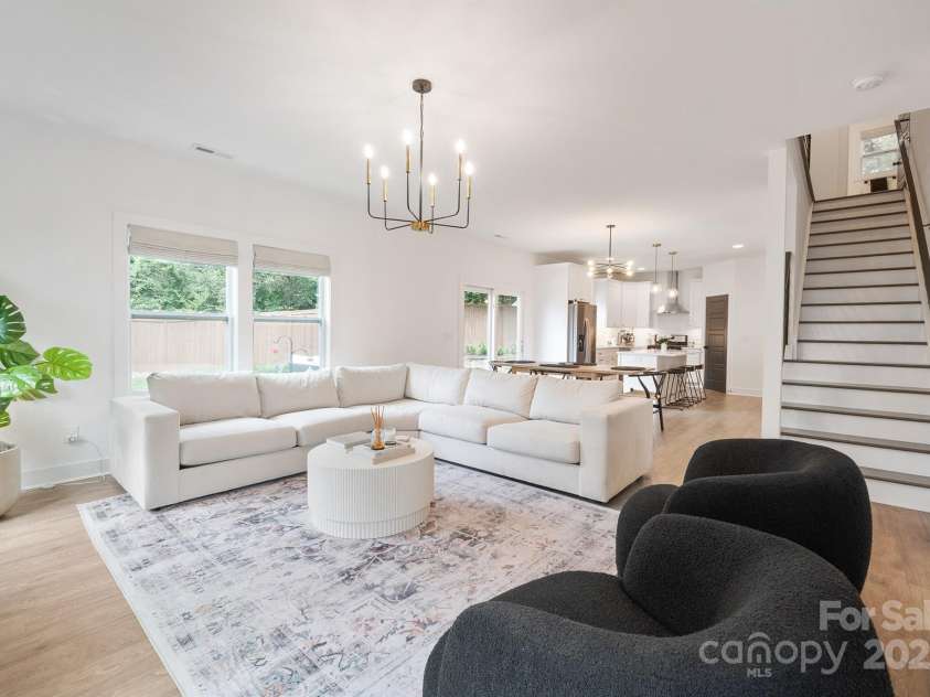 709 Tennyson Drive, Charlotte, NC 28208.  MLS# CAR4291372, YatesRealty ID 33447. 