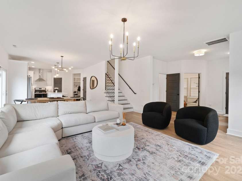 709 Tennyson Drive, Charlotte, NC 28208.  MLS# CAR4291372, YatesRealty ID 33447. 
