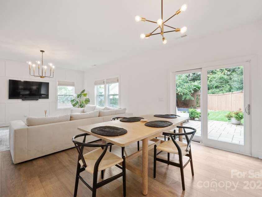 709 Tennyson Drive, Charlotte, NC 28208.  MLS# CAR4291372, YatesRealty ID 33447. 
