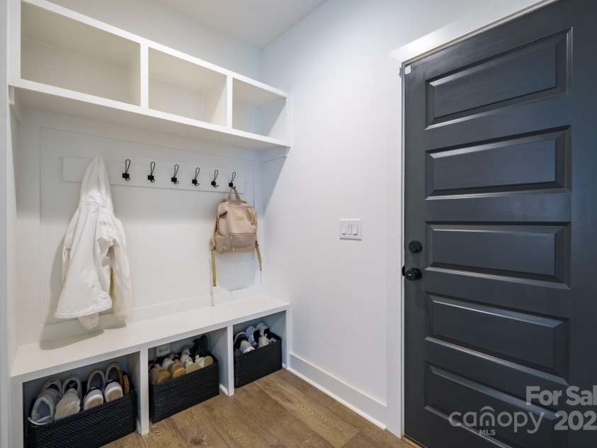 709 Tennyson Drive, Charlotte, NC 28208.  MLS# CAR4291372, YatesRealty ID 33447. 
