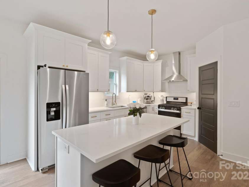 709 Tennyson Drive, Charlotte, NC 28208.  MLS# CAR4291372, YatesRealty ID 33447. 