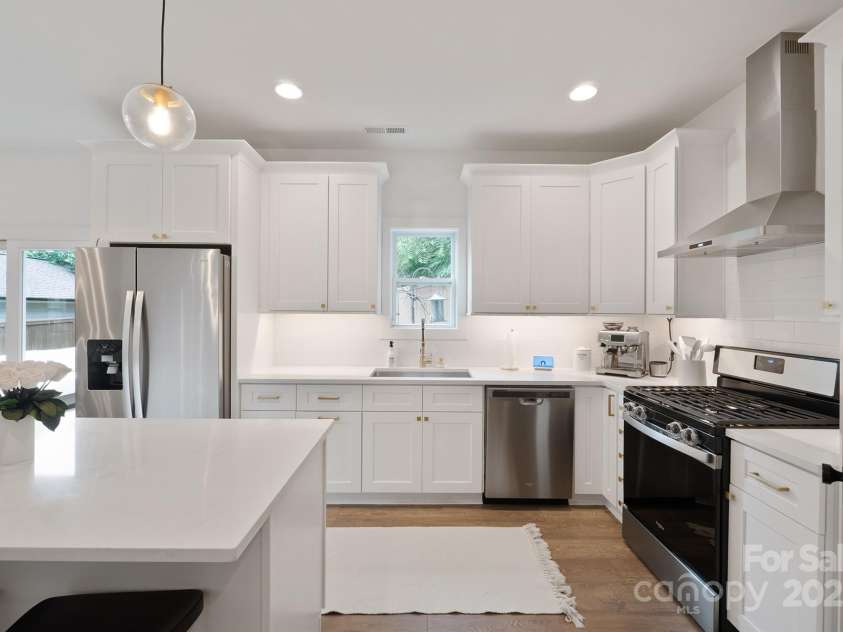 709 Tennyson Drive, Charlotte, NC 28208.  MLS# CAR4291372, YatesRealty ID 33447. 