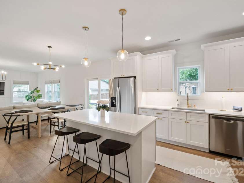 709 Tennyson Drive, Charlotte, NC 28208.  MLS# CAR4291372, YatesRealty ID 33447. 