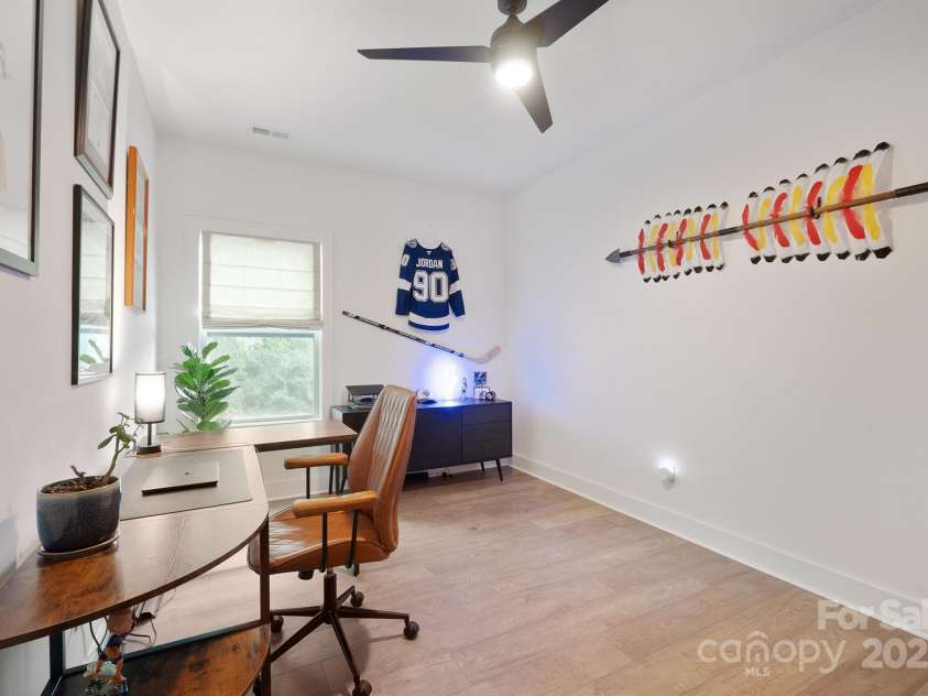 709 Tennyson Drive, Charlotte, NC 28208.  MLS# CAR4291372, YatesRealty ID 33447. 