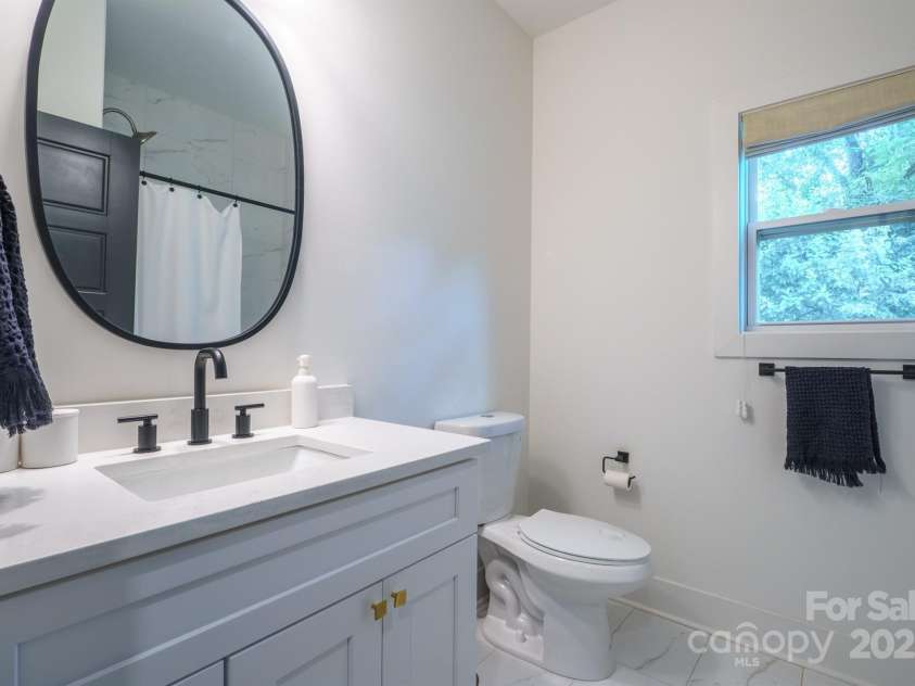 709 Tennyson Drive, Charlotte, NC 28208.  MLS# CAR4291372, YatesRealty ID 33447. 