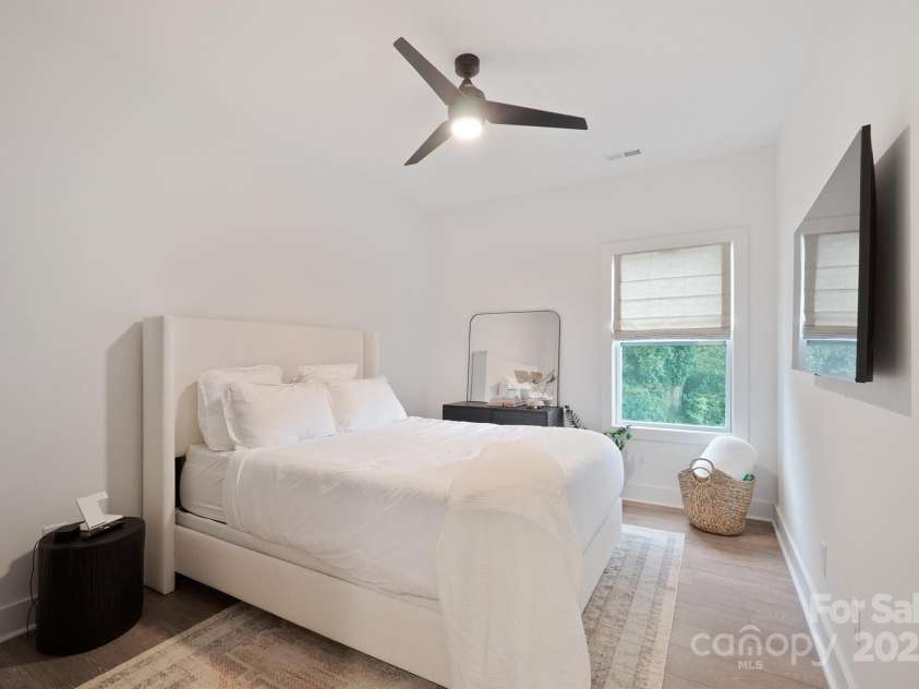 709 Tennyson Drive, Charlotte, NC 28208.  MLS# CAR4291372, YatesRealty ID 33447. 