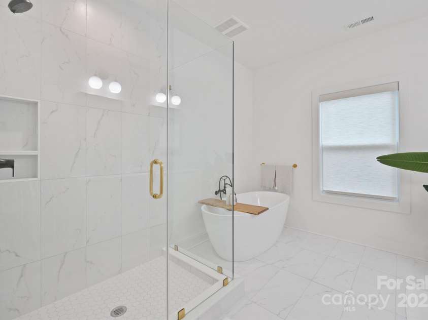 709 Tennyson Drive, Charlotte, NC 28208.  MLS# CAR4291372, YatesRealty ID 33447. 