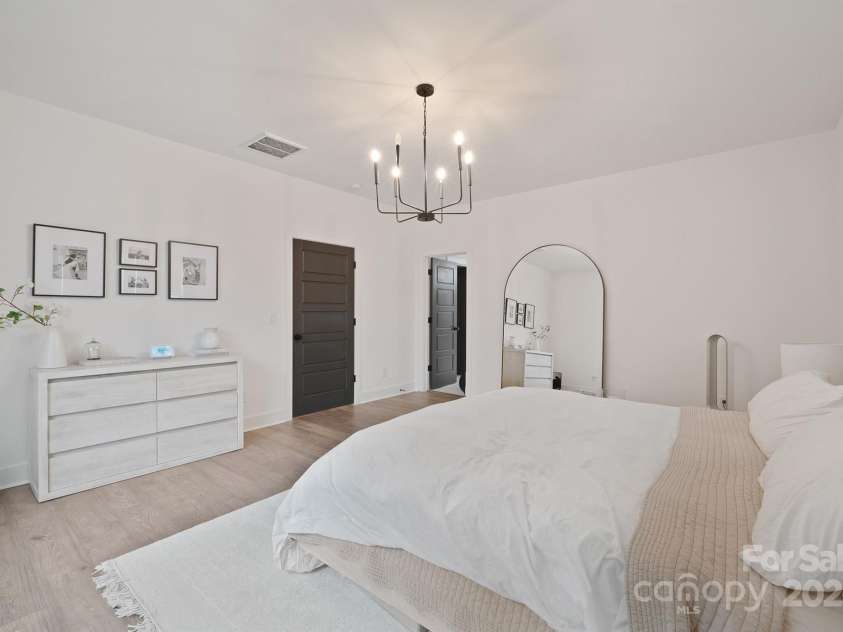 709 Tennyson Drive, Charlotte, NC 28208.  MLS# CAR4291372, YatesRealty ID 33447. 
