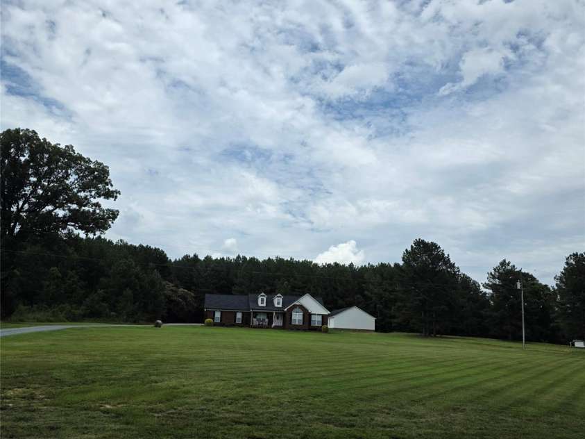 6901 Potter Road, Waxhaw, NC 28173.  MLS# CAR4398373, YatesRealty ID 33448. 