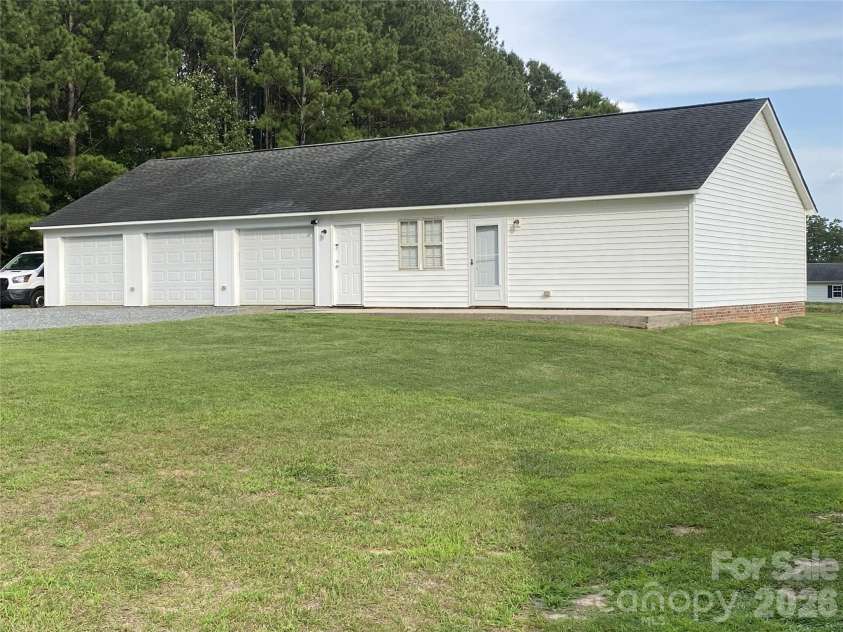 6901 Potter Road, Waxhaw, NC 28173.  MLS# CAR4398373, YatesRealty ID 33448. 