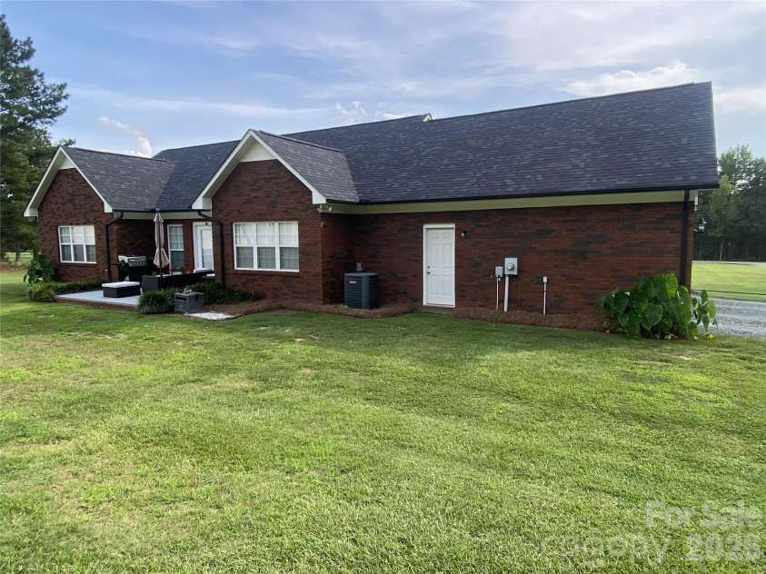 6901 Potter Road, Waxhaw, NC 28173.  MLS# CAR4398373, YatesRealty ID 33448. 
