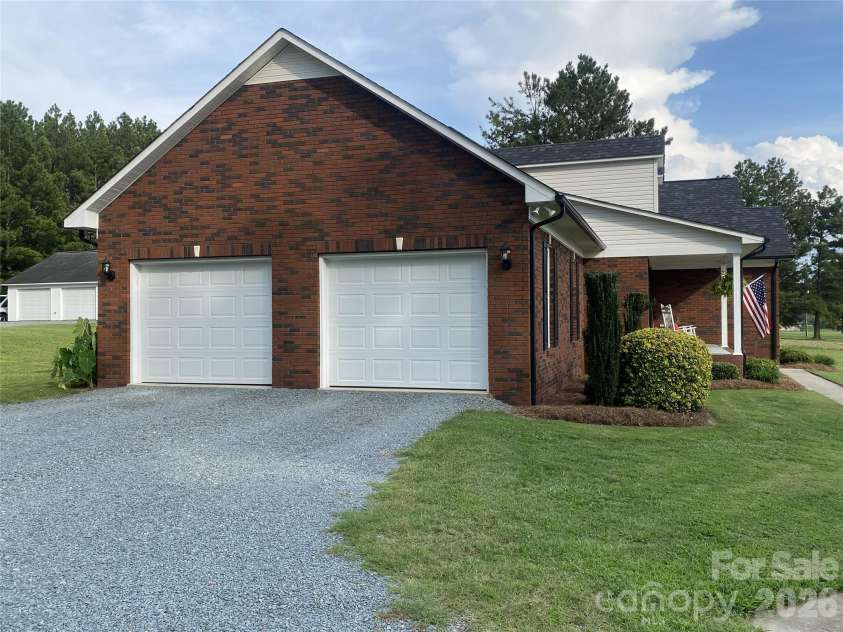 6901 Potter Road, Waxhaw, NC 28173.  MLS# CAR4398373, YatesRealty ID 33448. 