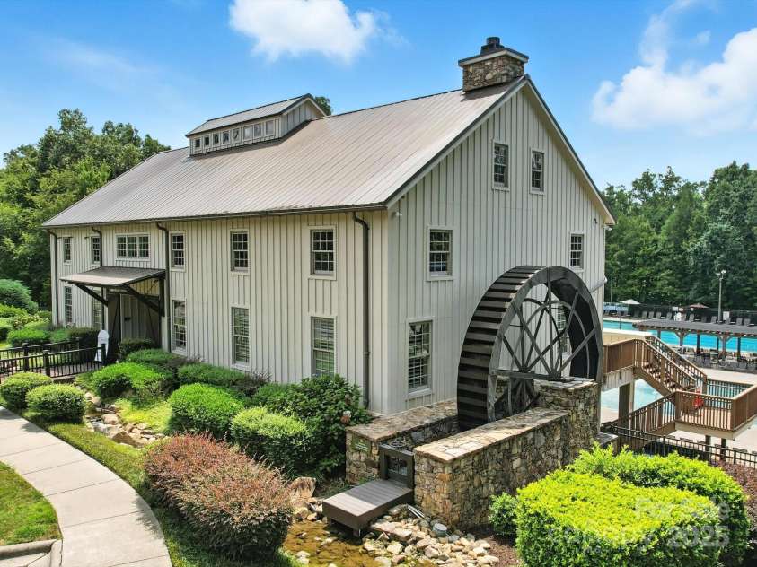 1808 Mill Chase Lane, Waxhaw, NC 28173.  MLS# CAR4273047, YatesRealty ID 33450. Clubhouse and pool