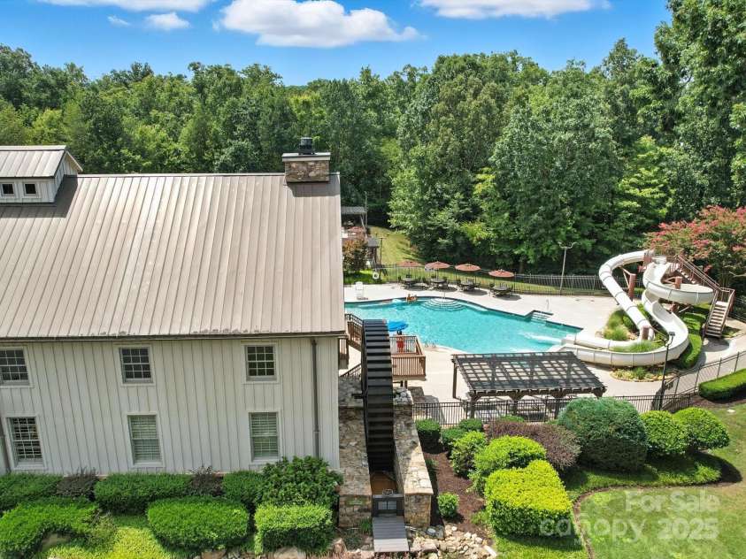 1808 Mill Chase Lane, Waxhaw, NC 28173.  MLS# CAR4273047, YatesRealty ID 33450. Clubhouse and pool