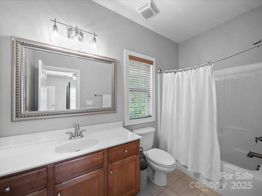1808 Mill Chase Lane, Waxhaw, NC 28173.  MLS# CAR4273047, YatesRealty ID 33450. Full Bath Upper Level