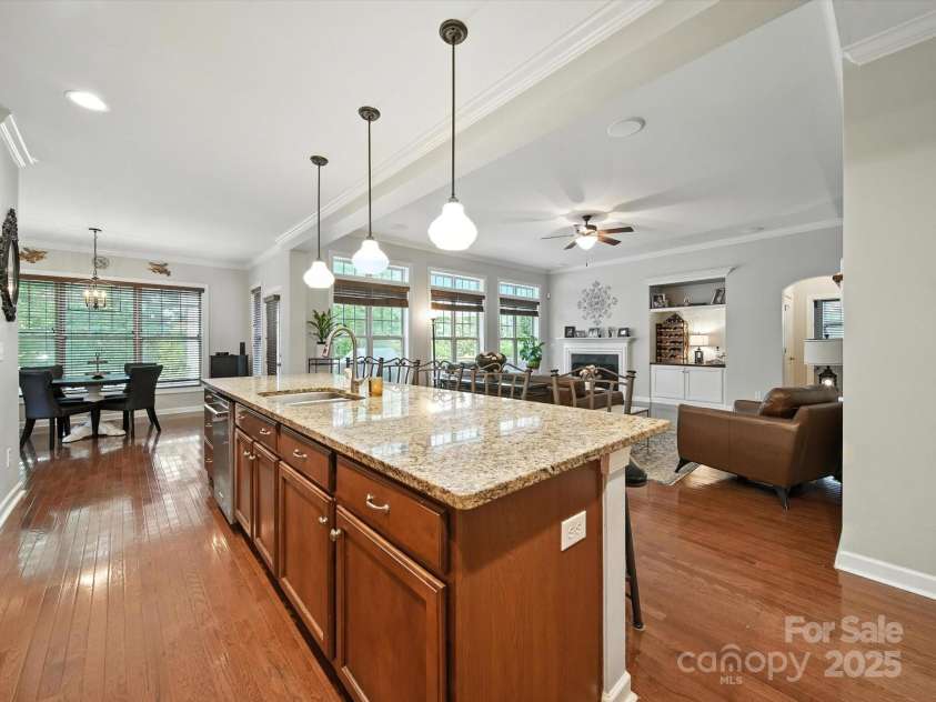 1808 Mill Chase Lane, Waxhaw, NC 28173.  MLS# CAR4273047, YatesRealty ID 33450. Huge Island and breakfast area