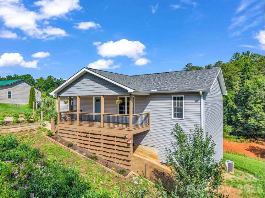 18 Old Chapman Place, Leicester, NC 28748.  MLS# CAR4398287, YatesRealty ID 33451. Front view of home