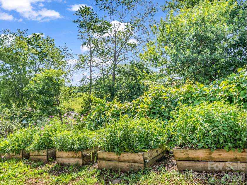 18 Old Chapman Place, Leicester, NC 28748.  MLS# CAR4398287, YatesRealty ID 33451. Raised bed in front garden