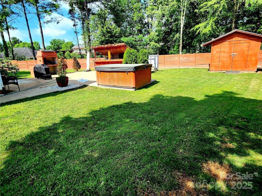 3108 Leicester Drive, Matthews, NC 28104.  MLS# CAR4273799, YatesRealty ID 33452. 