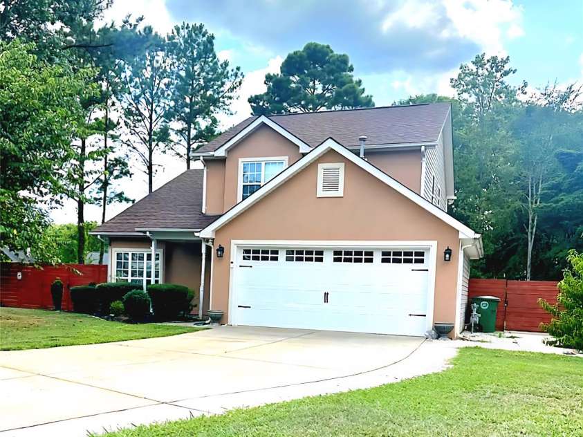 3108 Leicester Drive, Matthews, NC 28104.  MLS# CAR4273799, YatesRealty ID 33452. Large, .32-Acre, Cul-de-sac lot